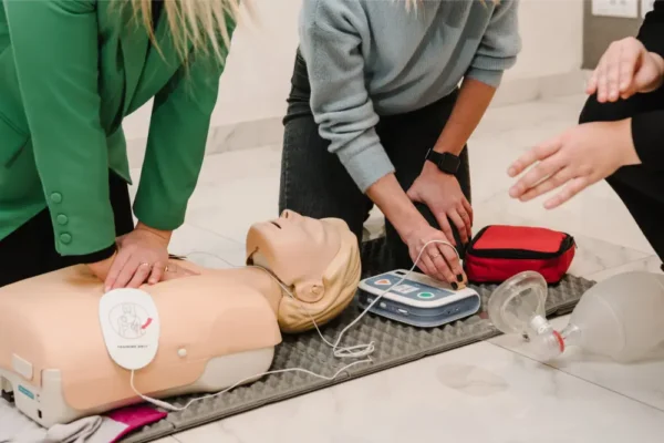 a demonstration with a resuscitation doll of First Aid at Work Re-qualification in Edinburgh